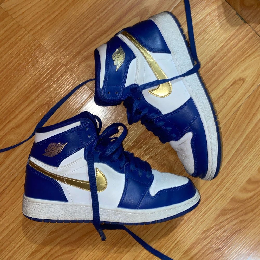 Air Jordan 1 Gold Medal size 5 men (6.5 women)